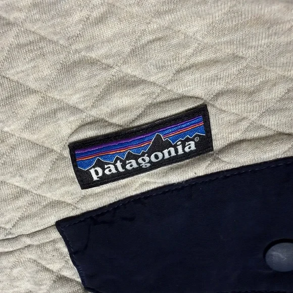 Patagonia Cream Quilted Pullover with Black Trim - Picture 4 of 4
